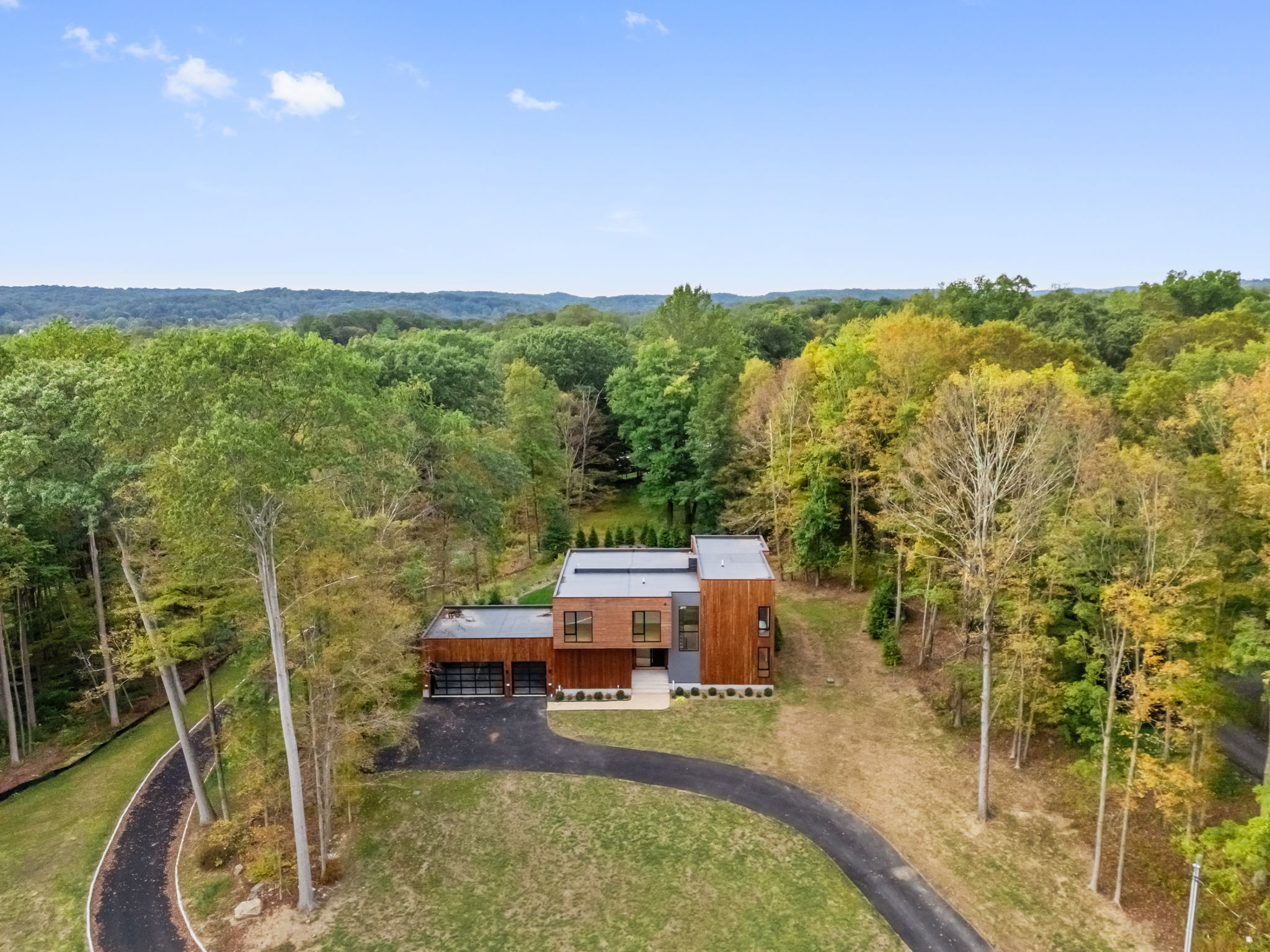 A wooded homesite in Armonk, NY seen from above